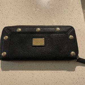 Michael Kors - Black Zip Wallet